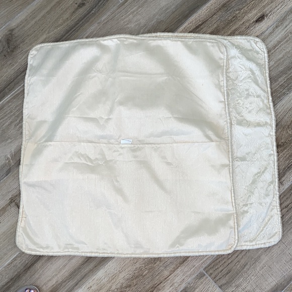 Euro shams pair of two. Satin cream - Picture 3 of 8